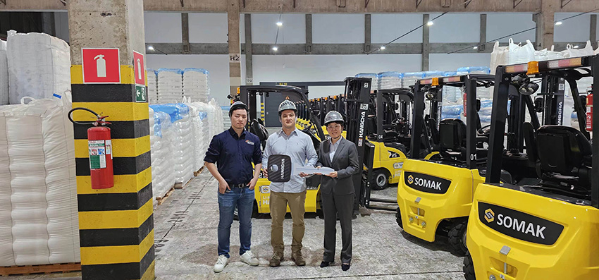 Big Rental of XC Series Electric Forklift in Brazil-02.jpg